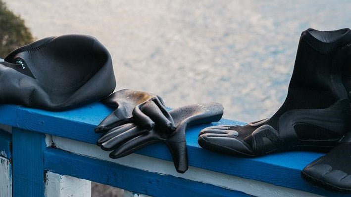 COLD WATER NECESSITIES - vissla.co.uk